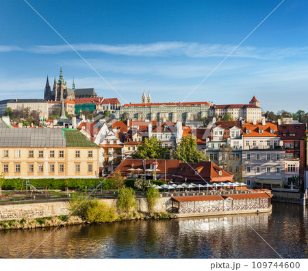 View of Mala Strana and Prague castle over Vltava river 109744600