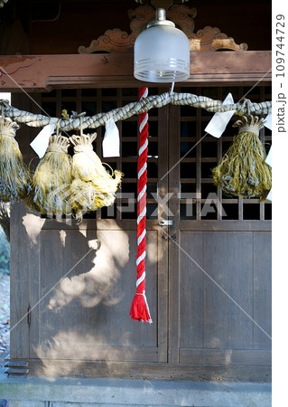 神社の鈴緒 109744729