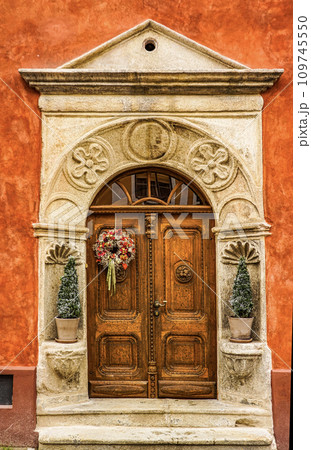 チェスキークルムロフ城のある街の景色 109745550