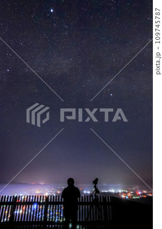 雲海広がる霧の海展望台からの写真撮影　夏の大三角 109745787