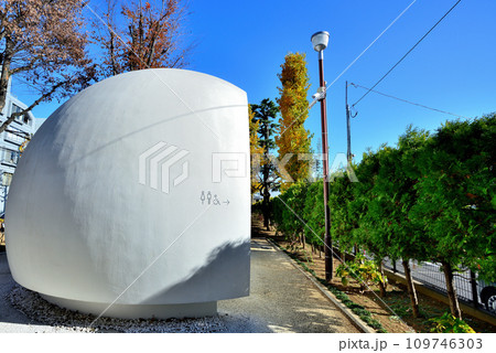 渋谷区　七号通り公園トイレの風景 109746303