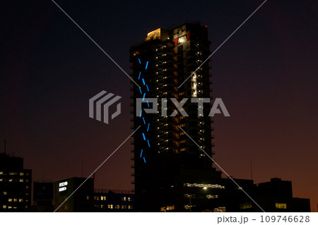 高層ビルの見える風景 109746628