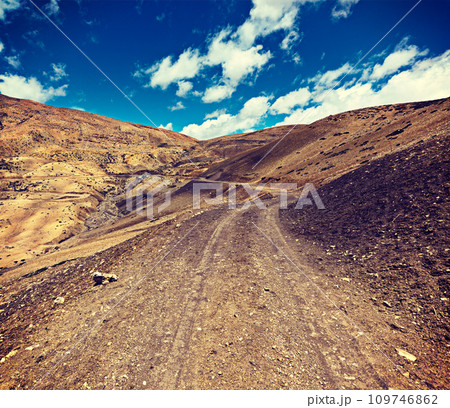 Road in Himalayas 109746862
