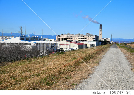 川越東清掃センー付近の風景 入間川土手からの眺め 川越市 川越東清掃センー付近の風景 入間川土手からの眺め 川越市 109747356