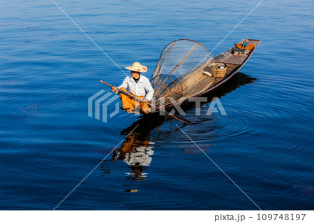 Burmese fisherman at Inle lake, Myanmar 109748197