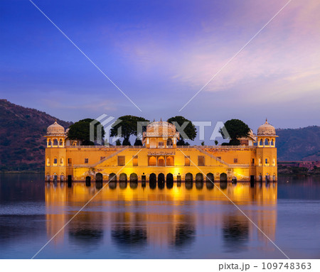 Jal Mahal Water Palace. Jaipur, Rajasthan, India Jal Mahal Water Palace. Jaipur, Rajasthan, India 109748363