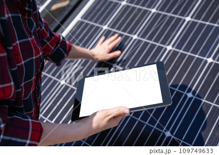 Hands with digital tablet on a background of solar panels 109749633