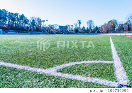 青空の東京フットボールセンター八王子　富士森競技場 109750396