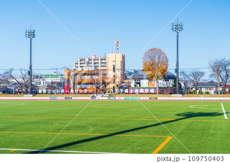 青空の東京フットボールセンター八王子　富士森競技場 109750403