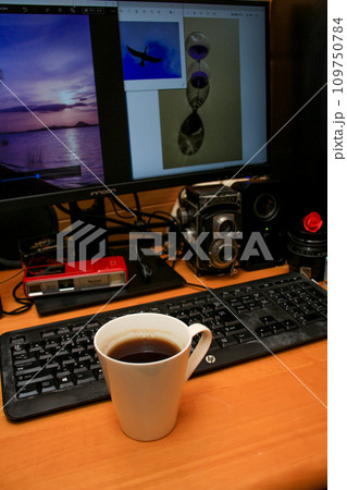 ちょっと休憩 珈琲を飲みながら一休み 109750784