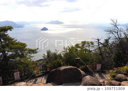 弥山から見る瀬戸内海 宮島 世界遺産 広島県 弥山から見る瀬戸内海 宮島 世界遺産 広島県 109751809