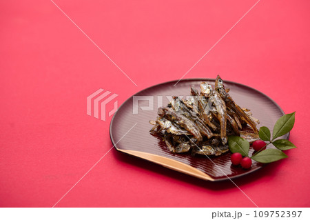 お節料理の定番 田作り 109752397