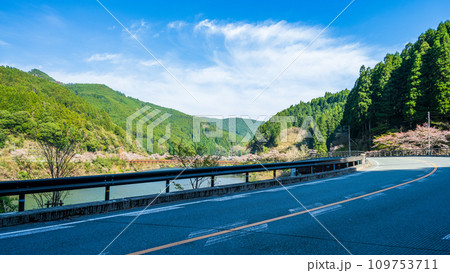 日向神の千本桜の周辺風景 日向ダム(八女市矢部村) 日向神の千本桜の周辺風景 日向ダム(八女市矢部村) 109753711