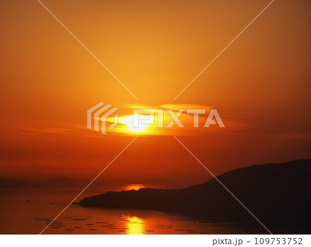 2023年12月万葉の岬から見る播磨灘の夕景 2023年12月万葉の岬から見る播磨灘の夕景 109753752
