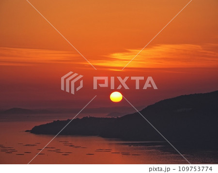 2023年12月万葉の岬から見る播磨灘の夕景 2023年12月万葉の岬から見る播磨灘の夕景 109753774
