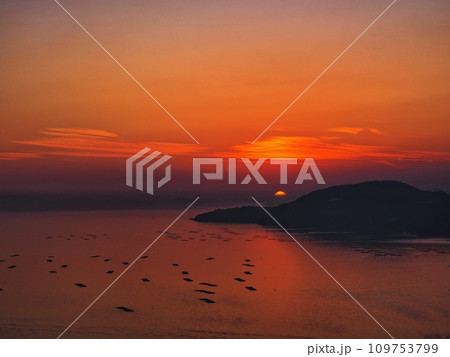 2023年12月万葉の岬から見る播磨灘の夕景 2023年12月万葉の岬から見る播磨灘の夕景 109753799