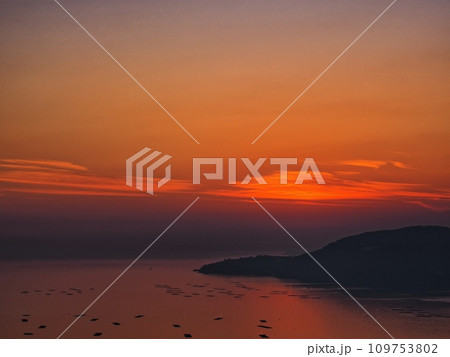 2023年12月万葉の岬から見る播磨灘の夕景 2023年12月万葉の岬から見る播磨灘の夕景 109753802