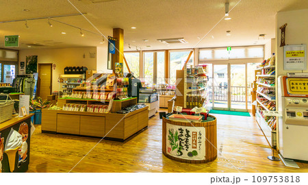 店内風景　日向神の千本桜の周辺風景(杣の郷)　日向ダム(八女市矢部村) 109753818