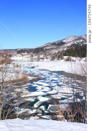 破間川ダム・雪流れ 109754748