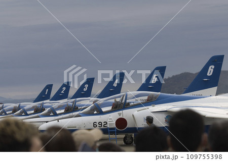 岐阜航空祭2023　駐機中のブルーインパルス　10 109755398