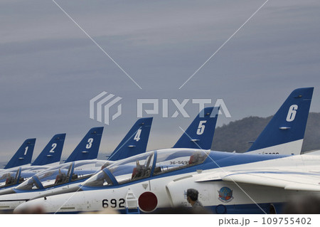 岐阜航空祭2023 駐機中のブルーインパルス 12 岐阜航空祭2023 駐機中のブルーインパルス 12 109755402