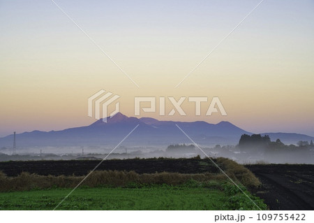 霧島連山朝焼け　R5年冬　三股町より 109755422