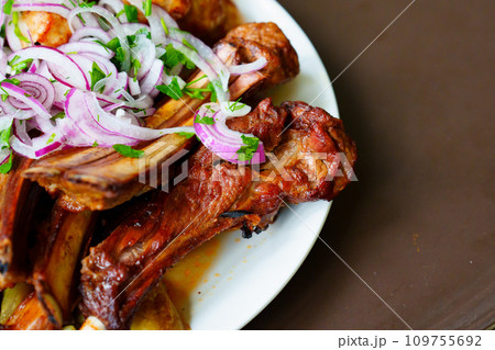 Grilled ribs with marinated onions and grilled vegetables. Grilled ribs with marinated onions and grilled vegetables. 109755692
