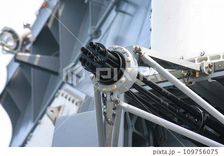 海上自衛隊護衛艦の高性能20mm機関砲の銃身 海上自衛隊護衛艦の高性能20mm機関砲の銃身 109756075