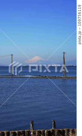 富士山と江川海岸の海へと続く電柱　01月海へと続く電柱12富士山V9.16 109756119