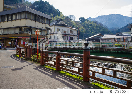 兵庫県 美方郡 新温泉町 湯村温泉 荒湯周辺の景色　2023年1月 109757089