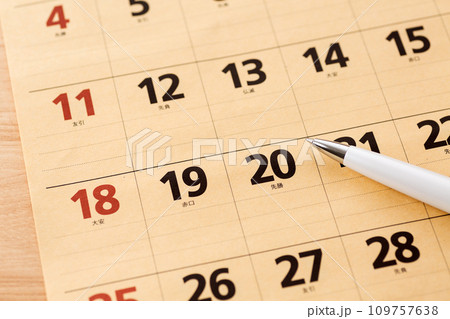 カレンダーとペン カレンダーとペン 109757638