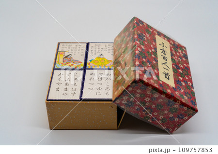 小倉百人一首の歌がるたの箱と札2 小倉百人一首の歌がるたの箱と札2 109757853