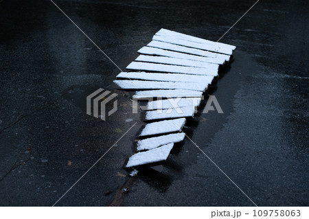 Old broken wooden pier covered by snow Old broken wooden pier covered by snow 109758063