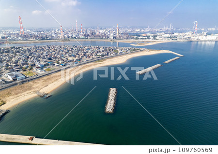 四日市コンビナート 磯津海岸からのドローンによる空撮 四日市コンビナート 磯津海岸からのドローンによる空撮 109760569