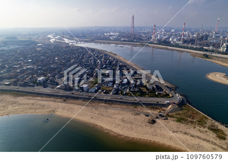 四日市コンビナート 磯津海岸からのドローンによる空撮 四日市コンビナート 磯津海岸からのドローンによる空撮 109760579