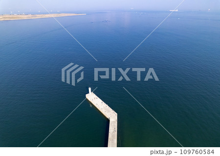 四日市コンビナート 磯津海岸からのドローンによる空撮 四日市コンビナート 磯津海岸からのドローンによる空撮 109760584