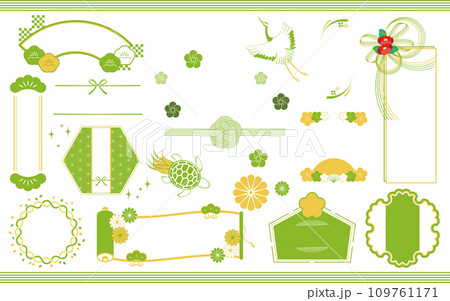 梅の花や水引など和の素材で飾った和風のフレームセット　若草色 109761171