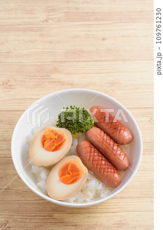 煮卵とウインナーの丼 煮卵とウインナーの丼 109761230