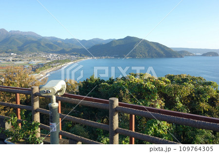 長崎県雲仙の千々石海岸（千々石展望台にて） 109764305