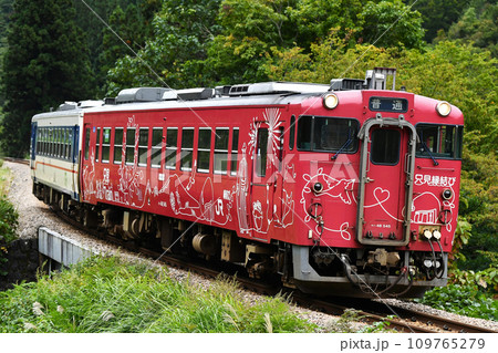 只見線普通列車「只見縁結び色」 109765279