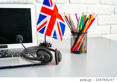 Laptop and flag of UK on desk. English language learning concept 109769247