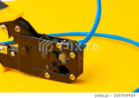 Cutting pliers cut electric cable close up Cutting pliers cut electric cable close up 109769404
