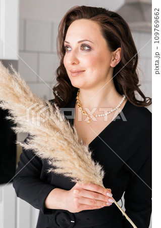 Close-up female in modern pearl and gold necklace chain with pendant. Handmade jewellery and accessories. Close-up female in modern pearl and gold necklace chain with pendant. Handmade jewellery and accessories. 109769662