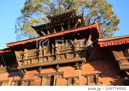 カトマンズのダルバール広場にある『ハヌマン・ドカ（旧王宮）』 109774888