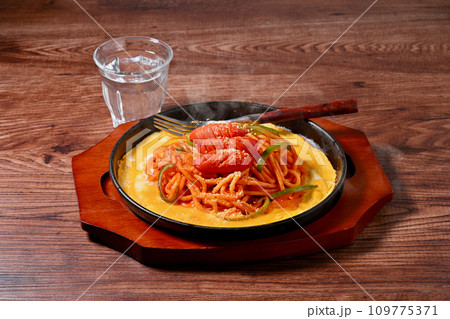 注)湯気は合成です。鉄板イタリアン、名古屋ナポリタン、名古屋めし、喫茶店メニュー、ナポリタン。 注)湯気は合成です。鉄板イタリアン、名古屋ナポリタン、名古屋めし、喫茶店メニュー、ナポリタン。 109775371