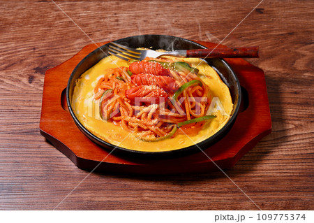 注)湯気は合成です。鉄板イタリアン、名古屋ナポリタン、名古屋めし、喫茶店メニュー、ナポリタン。 注)湯気は合成です。鉄板イタリアン、名古屋ナポリタン、名古屋めし、喫茶店メニュー、ナポリタン。 109775374