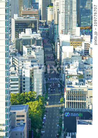 オリックス大阪本社ビル最上階から見た大阪市街地 109776707