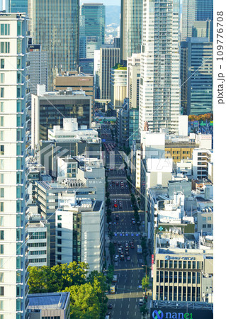 オリックス大阪本社ビル最上階から見た大阪市街地 109776708