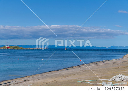 本州最北端 大間崎を望む 109777332