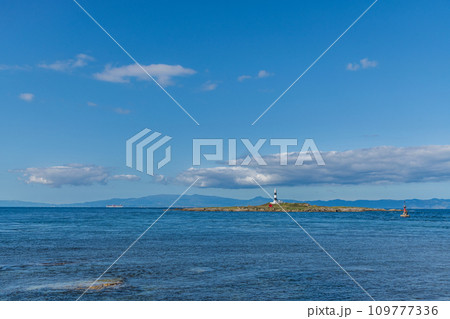 本州最北端 大間崎を望む 109777336